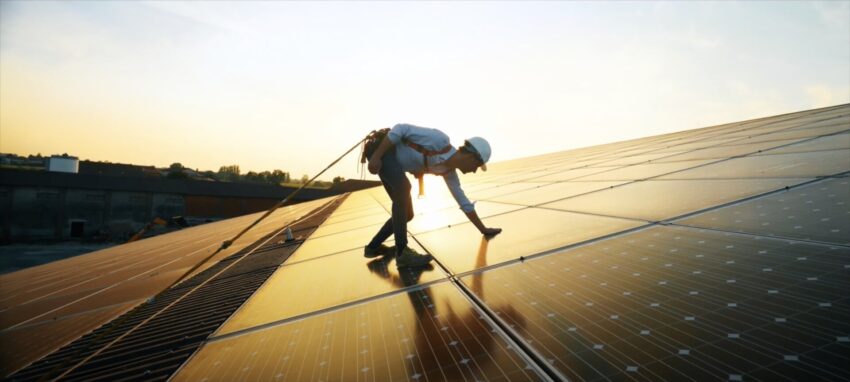 renewa intro video - solar panel fitting